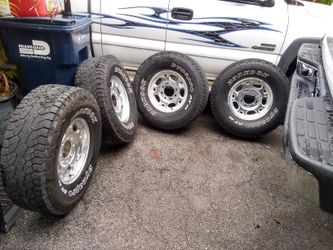 Rin and tire Chevy cilverado