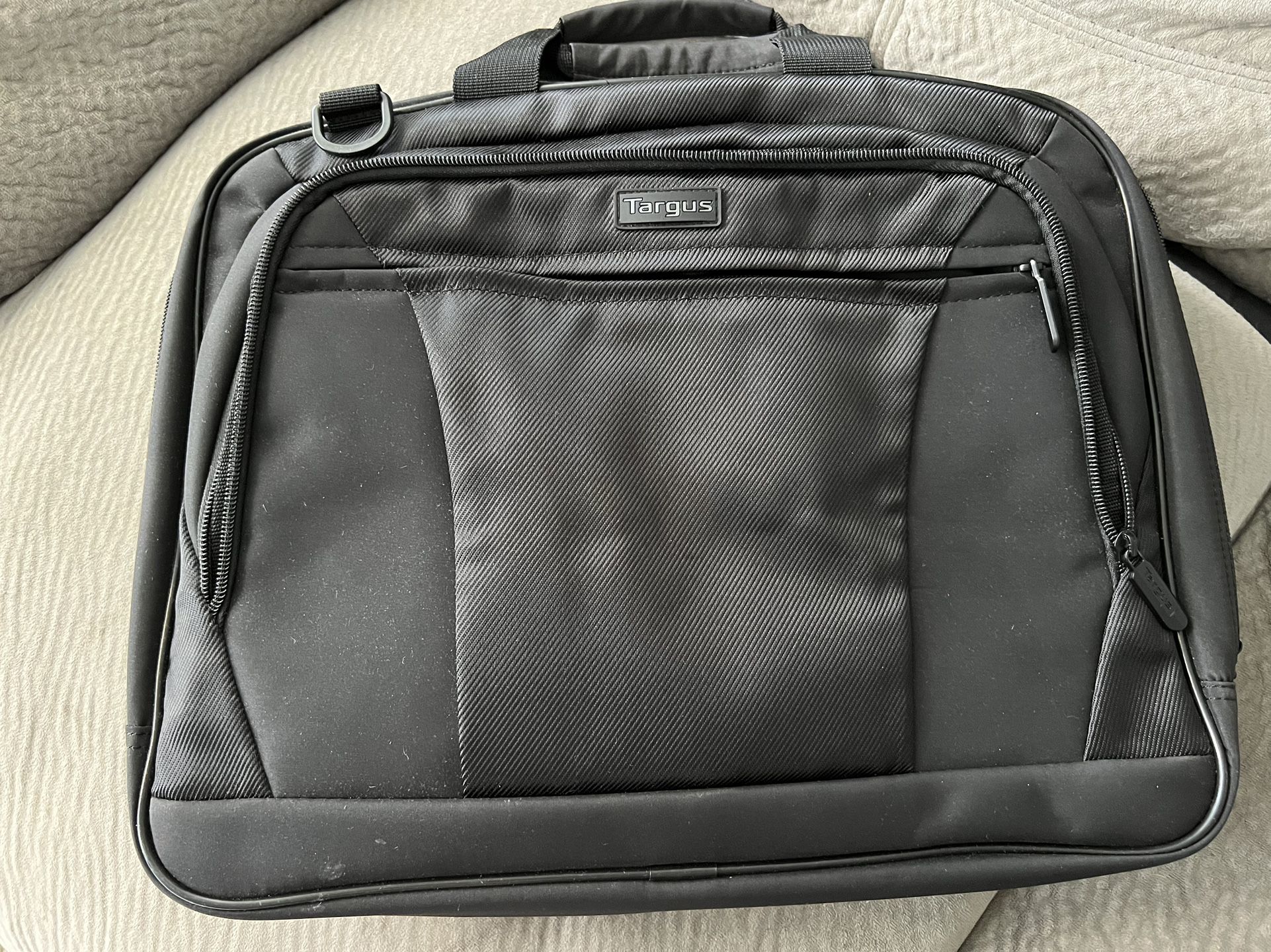 Targus Laptop Bag - “LIKE NEW” - PICKUP IN AIEA - I DON’T DELIVER 