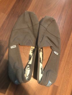 Grey Toms size 11