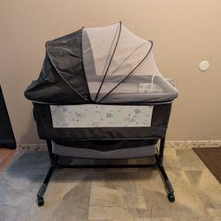 Baby Bassinet, Baby Basinet Bedside Sleeper, Easy to Fold Portable Crib Side Bassinet