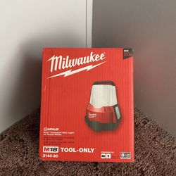 MILWAUKEE LED LIGHT