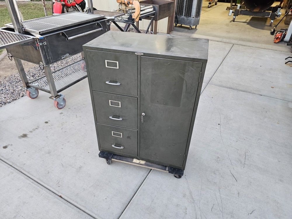 Free Cabinet
