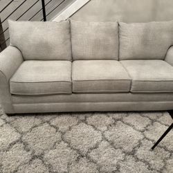 Bassett sofa set