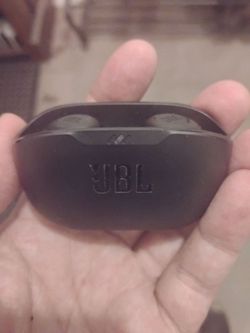 Bluetooth wireless JBL earbuds