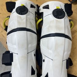 Mobius X8 Knee Braces 