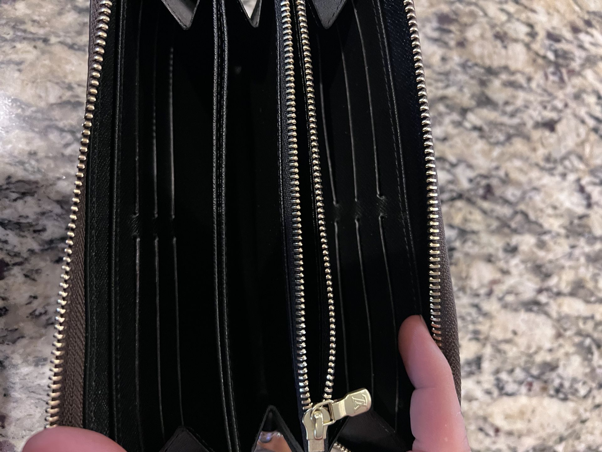 louis vuitton black wallet zipper