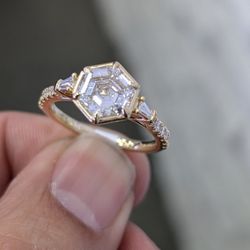2.33Ctw Hexagon Diamond Ring 14KY