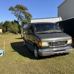 2004 Ford E-350