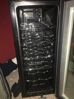 Mini fridge / wine cooler