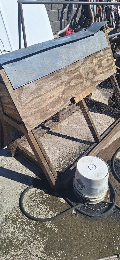 Chicken Coop, Never Used,not 100 % Finnished . $100 In Materials. $25 Cash Apache Junction Arizona