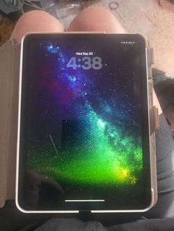 ​Apple iPad (A16) – 256GB – Excellent Condition w/ Case & AppleCare+ through May 2028