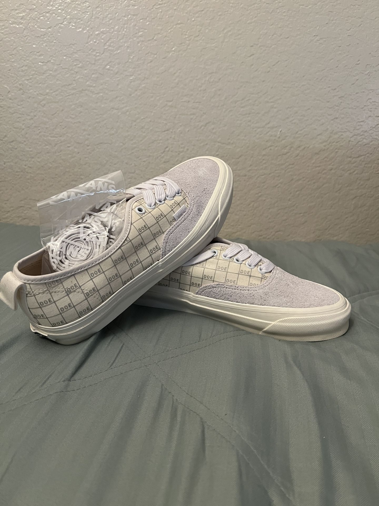 VansDOE Vault Authentic LX 'Cream' Size 9