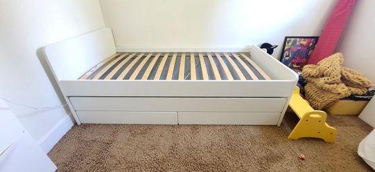 Trundle bed