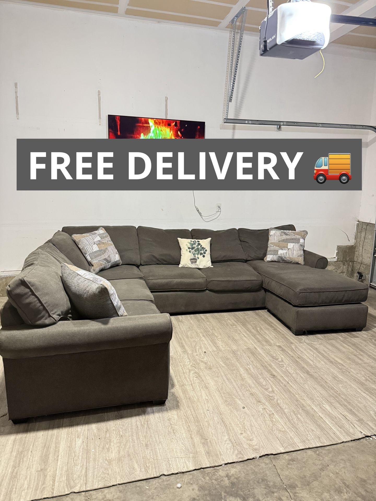 Large Gray Stanton Sectional 🛋️- FREE DELIVERY 🚚 