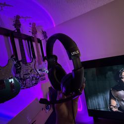 Level Up Over-Ear Headphones — Great Condition | Comfortable & Stylish Audio 🎧 