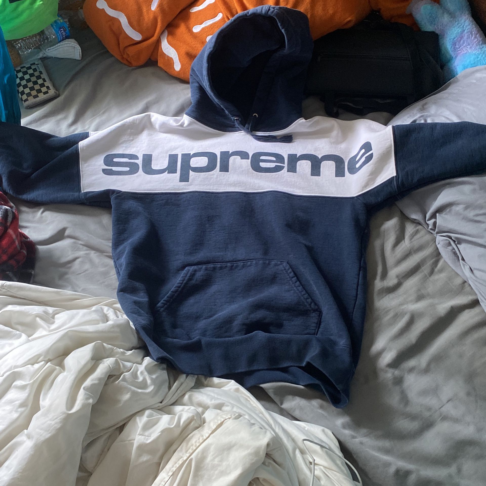 Supreme hoodie medium 