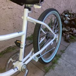 24-inch Schwinn Legacy Cruiser Bike