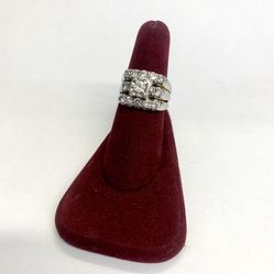 PERFECT CONDITION 14K DIAMOND RING 