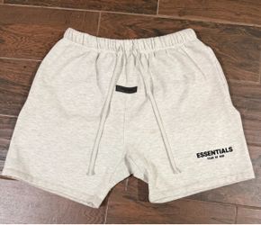 Fear of God Essentials Sweatshorts ‘Light Oatmeal’