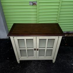 Farmhouse Style Storage Sideboard/Furniture - Excellent State