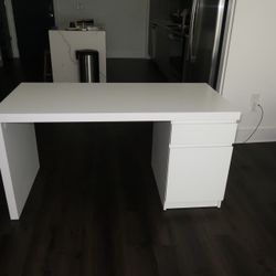 White Desk & Beige Office Chair Set – Great for WFH