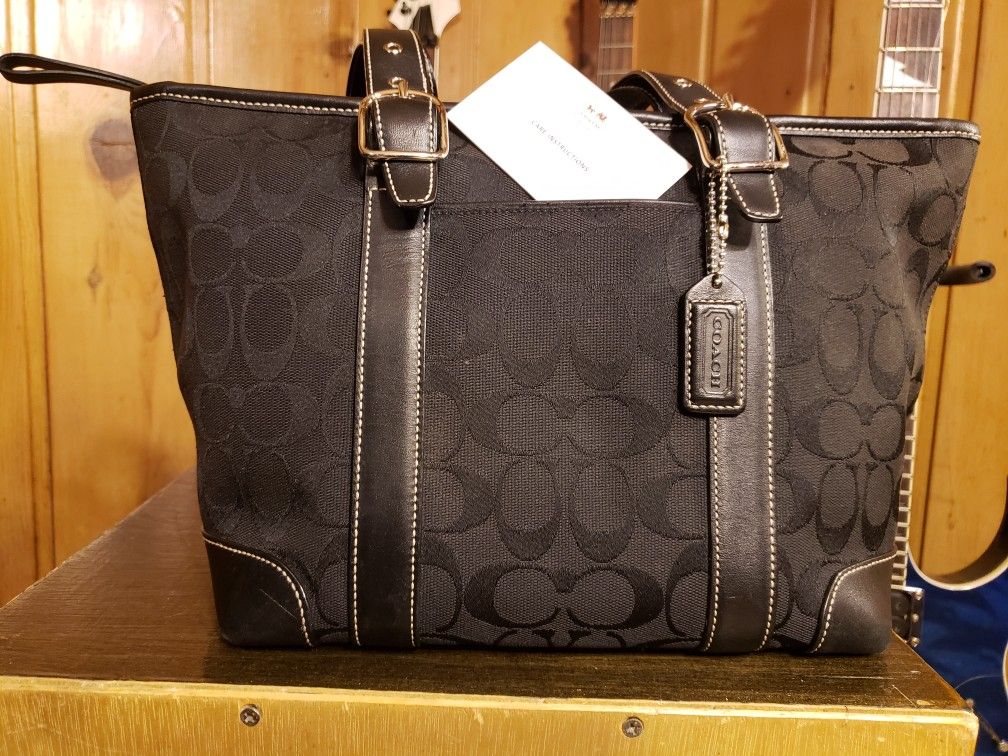 COACH Women’s Purse (Model No. C065-6042)
