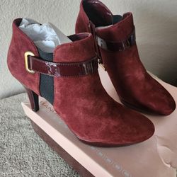 Womans booties- Bandolino