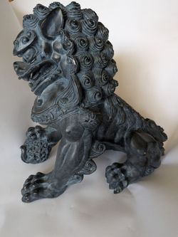 Lion porcelain.