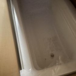 KOHLER BATHTUB 60W X 32D X 19H