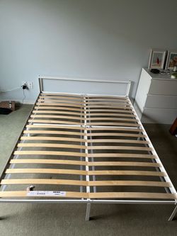 Minimal white queen bedframe