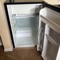 Mini Fridge With Freezer 