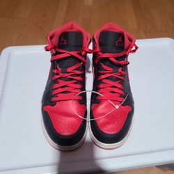 Air Jordan 1 Mid Size 11.5 Used Great Condition 