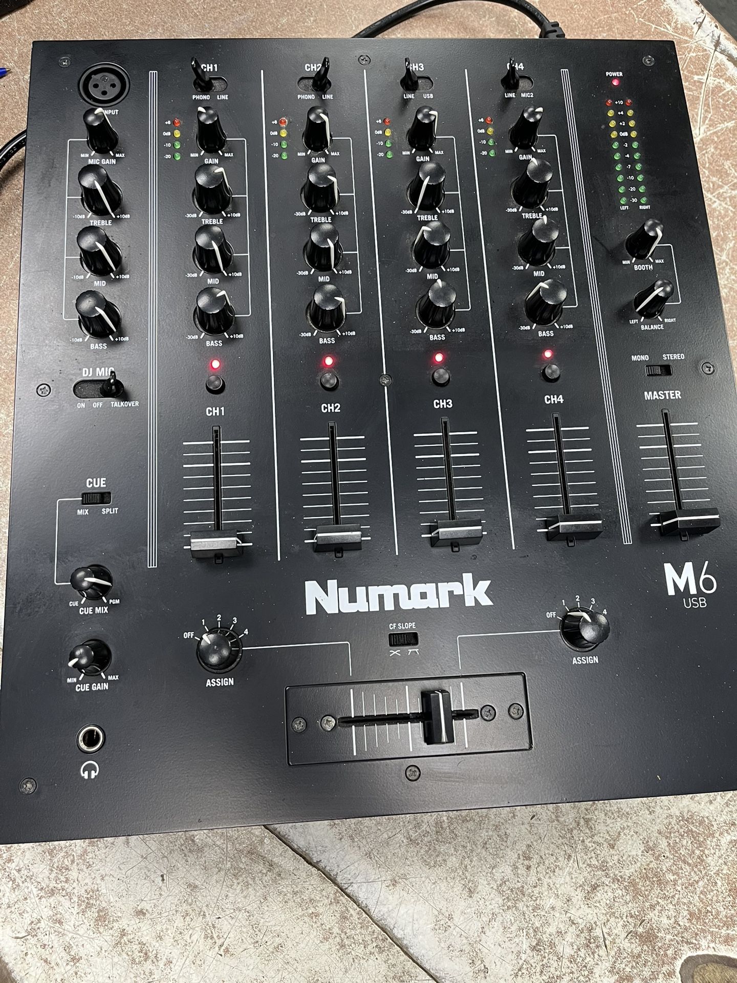 Numark 4 Channel Mixer (844378-1)