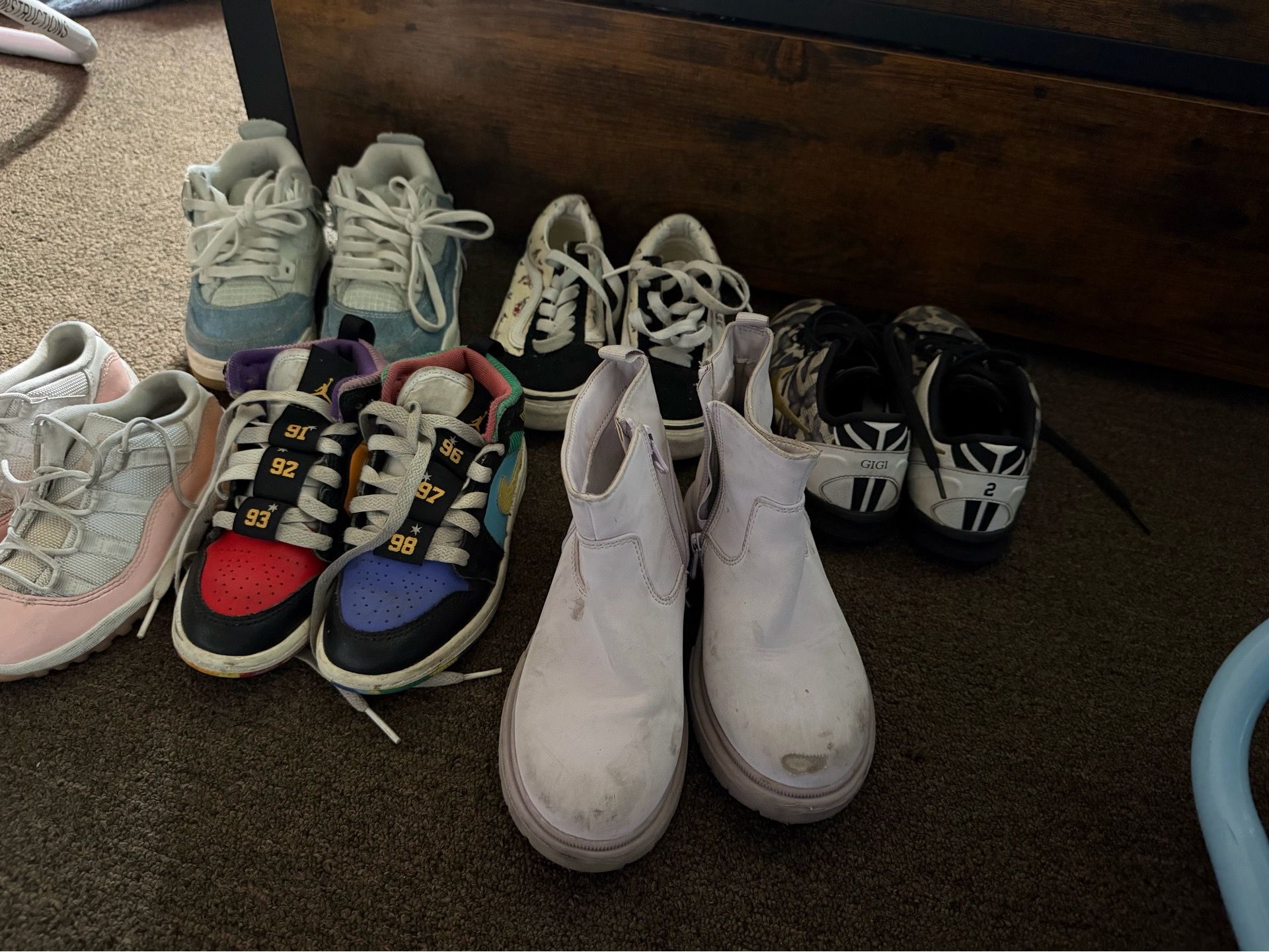 Girls shoes