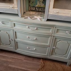 CUTE BUFFET OR TV STAND AT PICKY PINCHERS BEACH 503 76TH AVE ST PETE BEACH OPEN TODAY 12-4 FREE DELIVERY 