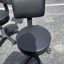 19” to 29” swivel black stools