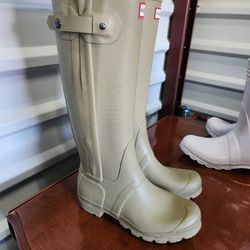 Hunter Boots .    women's size 6