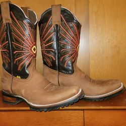 mens boots with studded sole in good condition