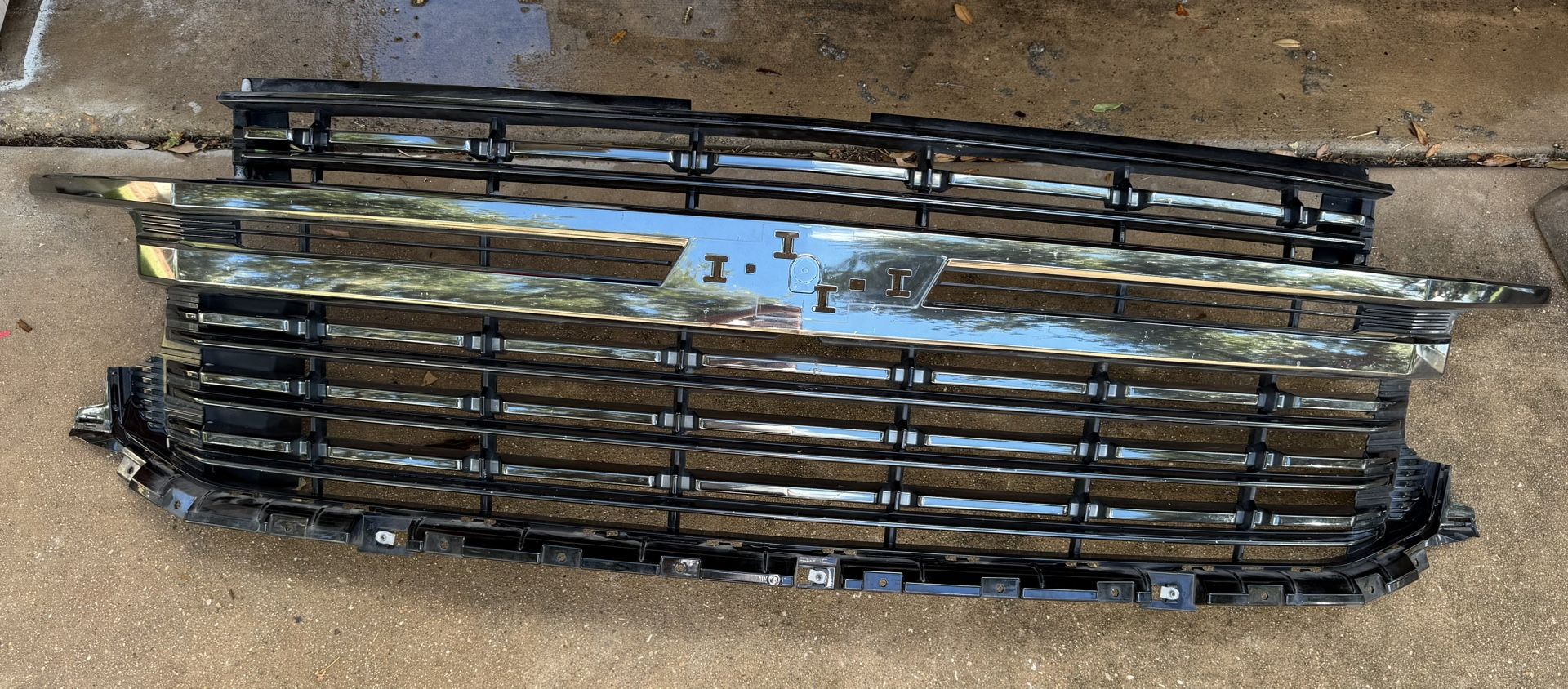 2022 chevy tahoe grille