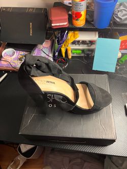 Fashion Nova Black Strappy Heeled Sandals