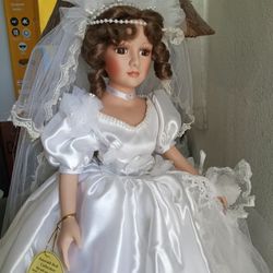 Beautiful Bride For Decorating Party