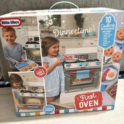 Little Tikes First Oven, Pretend Play Appliance with 11 Kitchin Accessories & Realistic Cooking Sounds