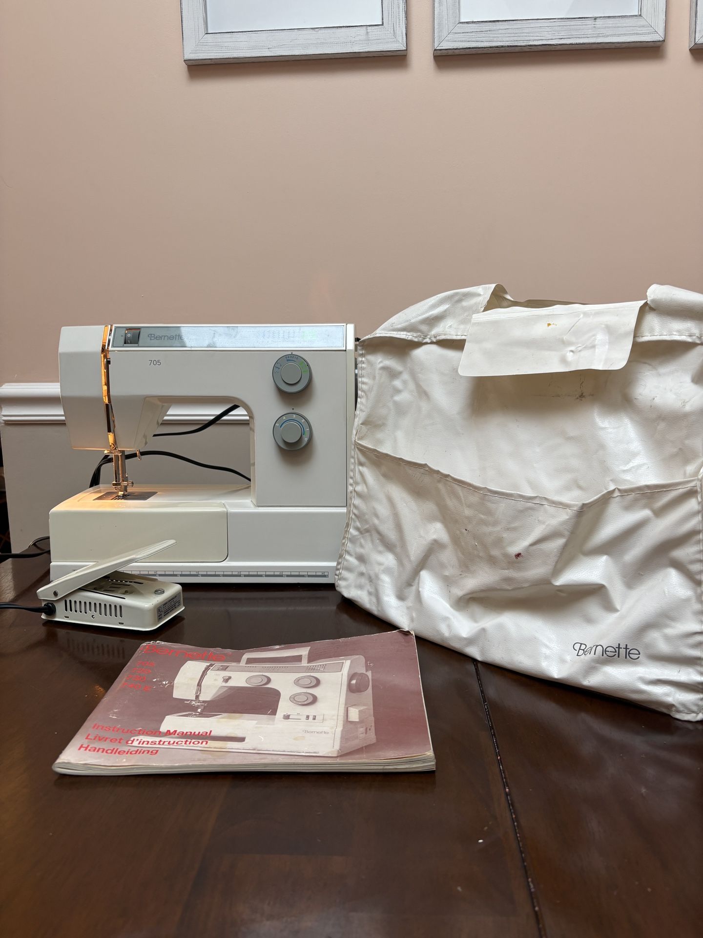 Bernina Bernette 200B Sewing Machine Type 705 w/ Foot Pedal, Vinyl Case & Manual