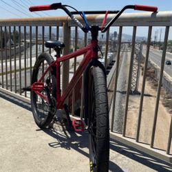 Throne Corline Red 29ner