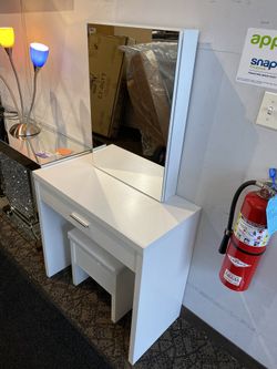 White vanity set