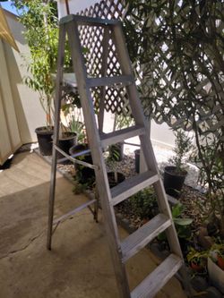 Aluminum 6 feet ladder