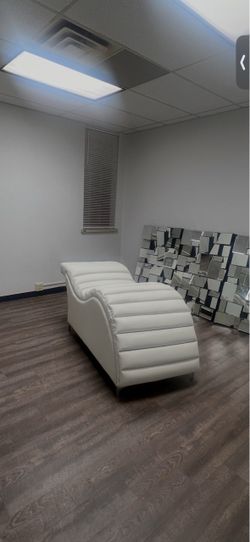 White Curved Lash Couch Bed