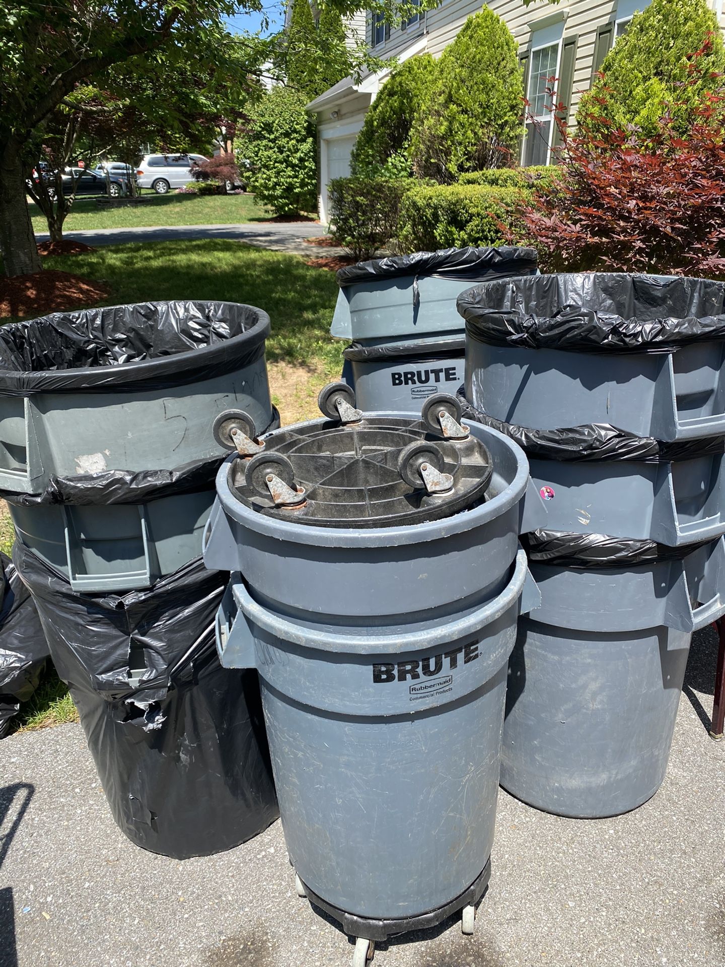 Rubbermaid Brute Commercial 44 Gal. Trash Can