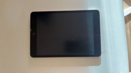 ⁠Apple iPad Mini 2 - 32GB - Wi-Fi + Cellular (Space Gray)⁠