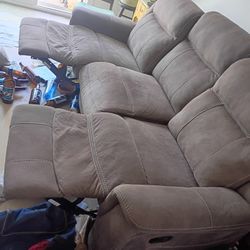 Belgiyan velvet three piece recliner barely used must sell